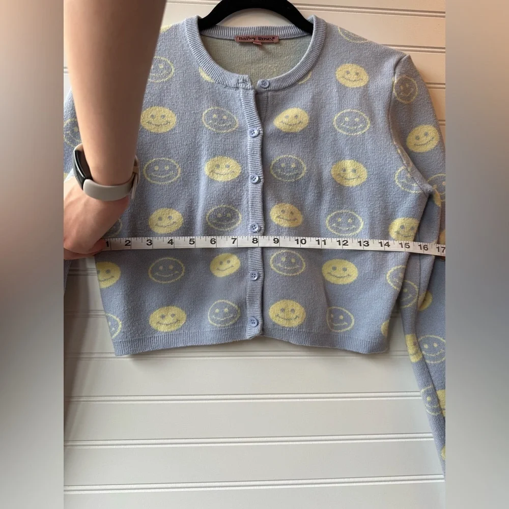 Bailey Rose cropped preppy smiley face sweater. Juniors size large.